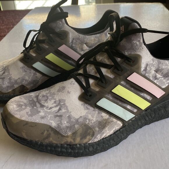 ADIDAS ULTRABOOST Men’s Sneakers Size 10 - Picture 1 of 9